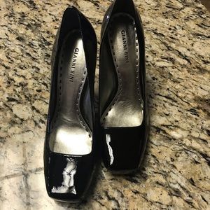 NWOT Gianni Bini Black Patent Pumps Size 10